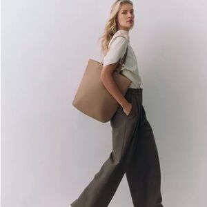 CUYANA tall zippered easy tote Cappucino